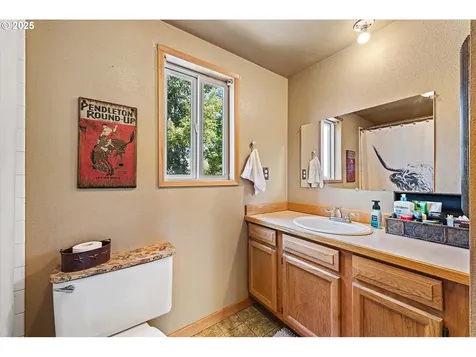 1104 Hill Street Cove OR 97824