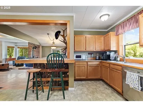 1104 Hill Street Cove OR 97824