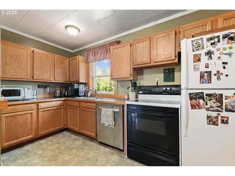1104 Hill Street Cove OR 97824