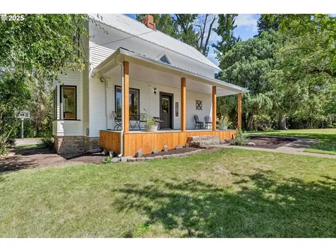 1104 Hill Street Cove OR 97824
