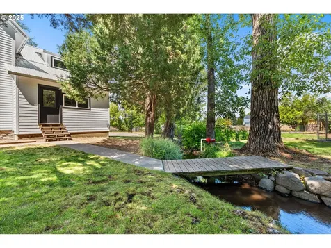 1104 Hill Street Cove OR 97824