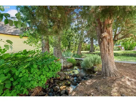 1104 Hill Street Cove OR 97824