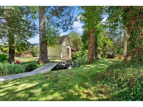 1104 Hill Street Cove OR 97824