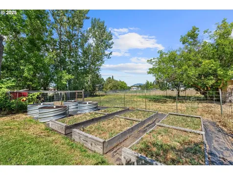 1104 Hill Street Cove OR 97824