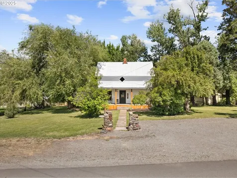 1104 Hill Street Cove OR 97824