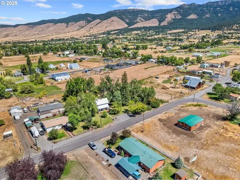 1104 Hill Street Cove OR 97824