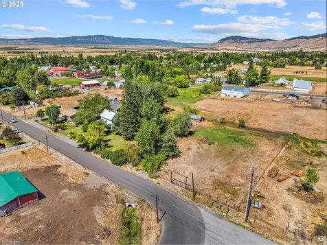 1104 Hill Street Cove OR 97824