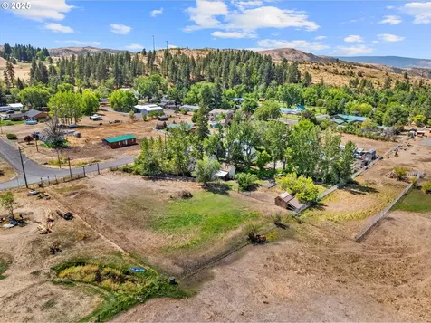 1104 Hill Street Cove OR 97824