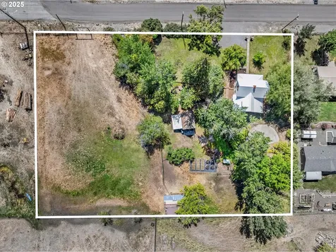 1104 Hill Street Cove OR 97824