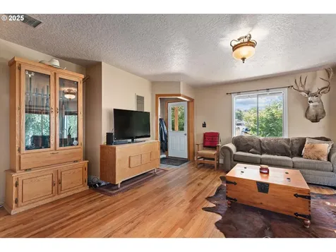 1104 Hill Street Cove OR 97824