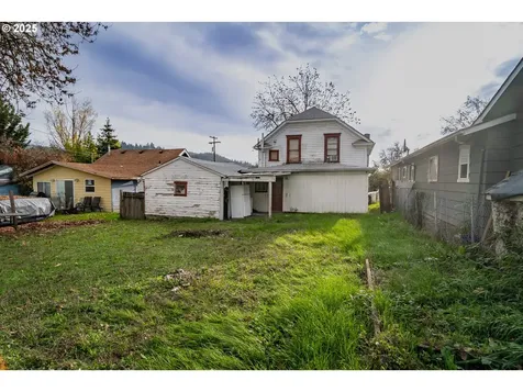 1224 NE Freemont Avenue Roseburg OR 97470