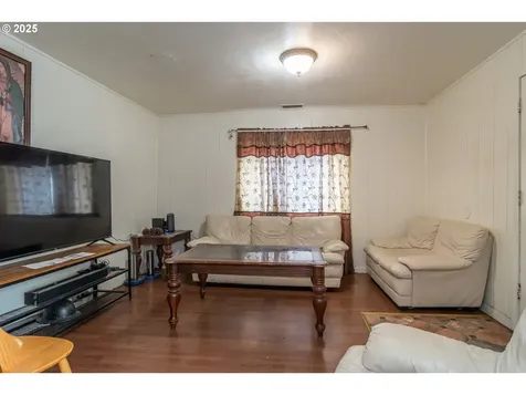1224 NE Freemont Avenue Roseburg OR 97470