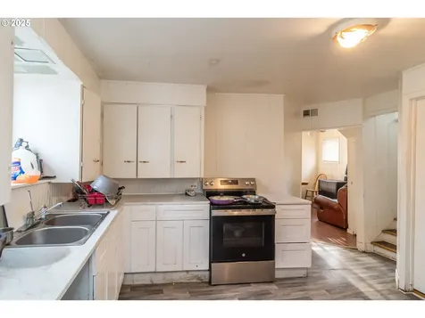 1224 NE Freemont Avenue Roseburg OR 97470