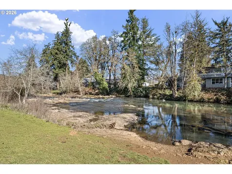 731 S River Road Cottage Grove OR 97424