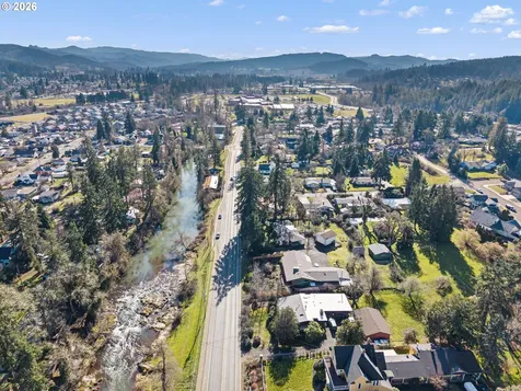 731 S River Road Cottage Grove OR 97424