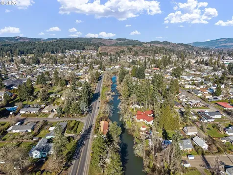 731 S River Road Cottage Grove OR 97424
