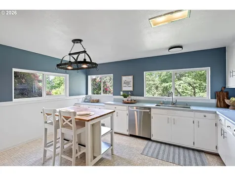 731 S River Road Cottage Grove OR 97424