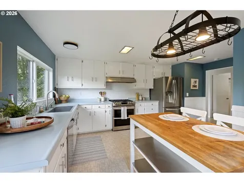 731 S River Road Cottage Grove OR 97424