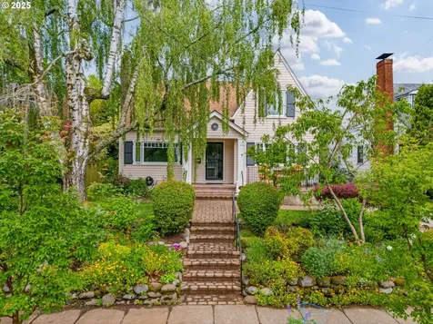 4415 SE Stark Street Portland OR 97215