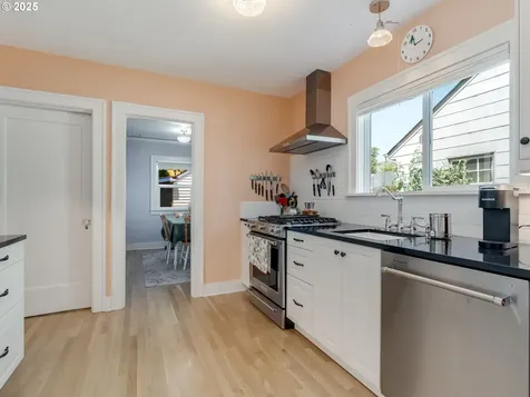 4415 SE Stark Street Portland OR 97215