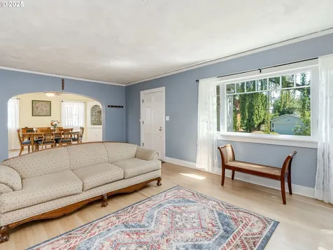 4415 SE Stark Street Portland OR 97215