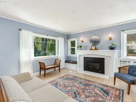 4415 SE Stark Street Portland OR 97215
