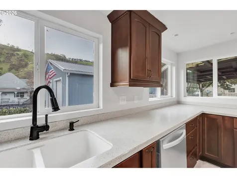 148 SE Houck Avenue Roseburg OR 97470