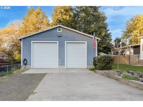 148 SE Houck Avenue Roseburg OR 97470