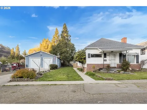 148 SE Houck Avenue Roseburg OR 97470