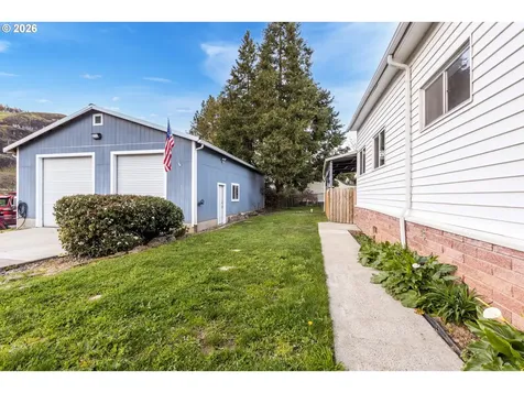 148 SE Houck Avenue Roseburg OR 97470