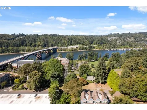 7988 SE Grand Avenue Portland OR 97202