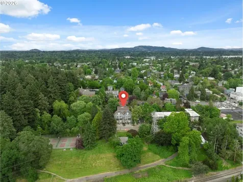 7988 SE Grand Avenue Portland OR 97202