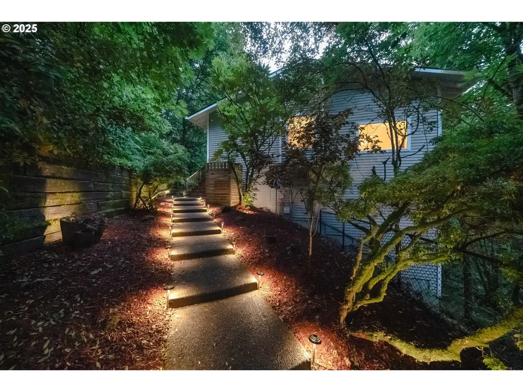 17867 Sundown Court Lake Oswego OR 97034
