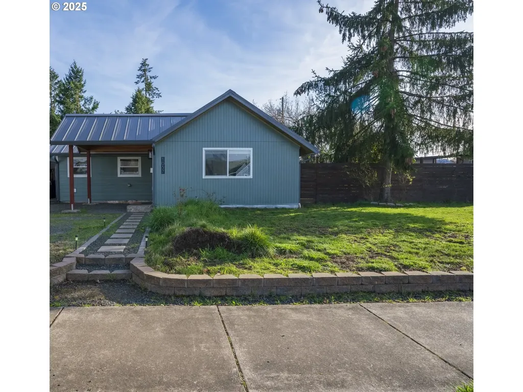 1057 F Street Springfield OR 97477