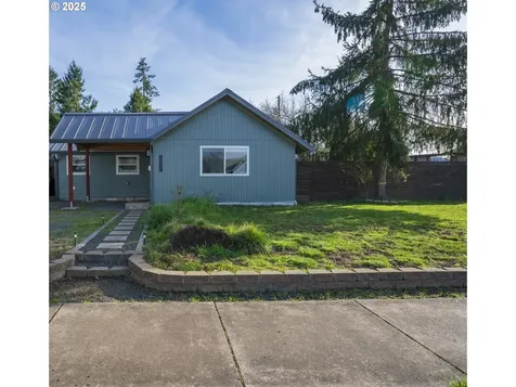 1057 F Street Springfield OR 97477