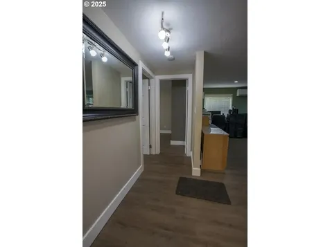 1057 F Street Springfield OR 97477