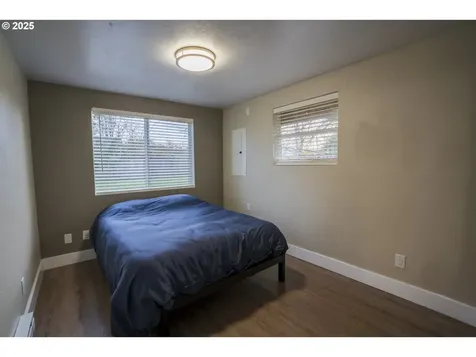 1057 F Street Springfield OR 97477