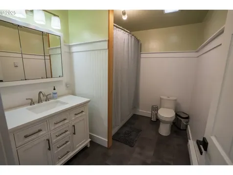 1057 F Street Springfield OR 97477