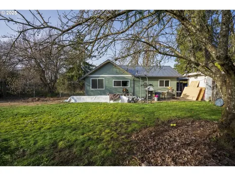 1057 F Street Springfield OR 97477