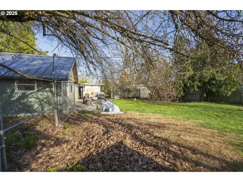 1057 F Street Springfield OR 97477