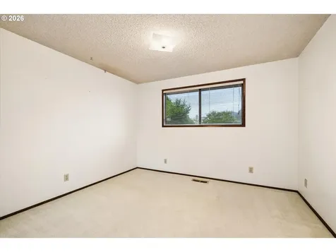 2177 Firth Avenue Springfield OR 97477