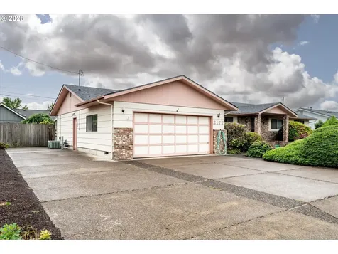2177 Firth Avenue Springfield OR 97477