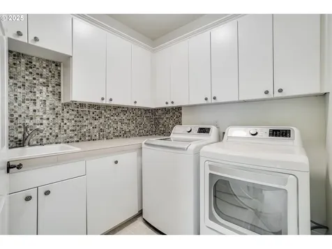 5770 Dogwood Drive Lake Oswego OR 97035