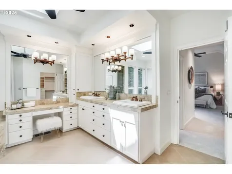 5770 Dogwood Drive Lake Oswego OR 97035