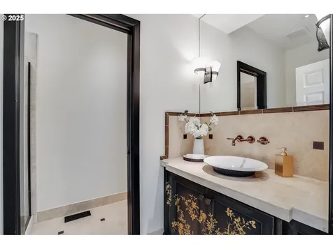 5770 Dogwood Drive Lake Oswego OR 97035