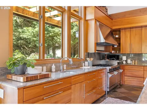 268 SW Forest Cove Road West Linn OR 97068