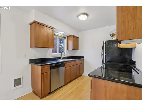 2301 SE Caruthers Street Portland OR 97214
