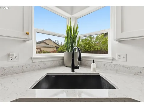 373 Camrin Loop Creswell OR 97426