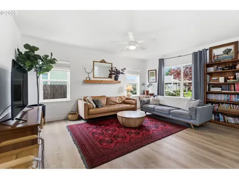373 Camrin Loop Creswell OR 97426