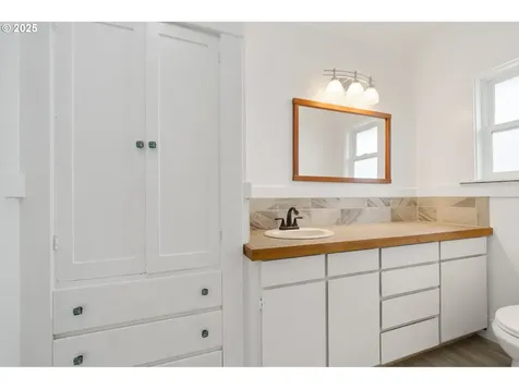 1006 Stillwell Avenue Tillamook OR 97141